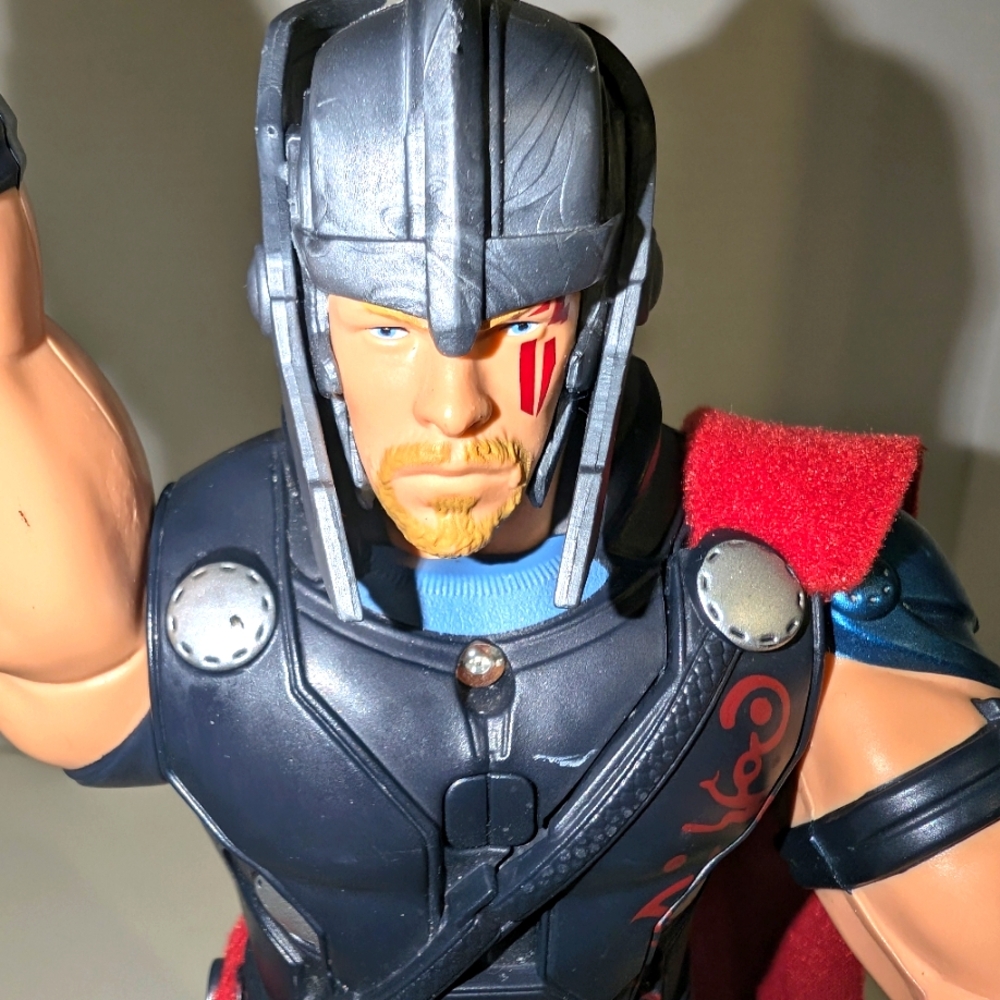Thor Ragnarok 12 inch Figure Electronic Talking Figure Marvel Hasbro‎ Works - Picture 6 of 9